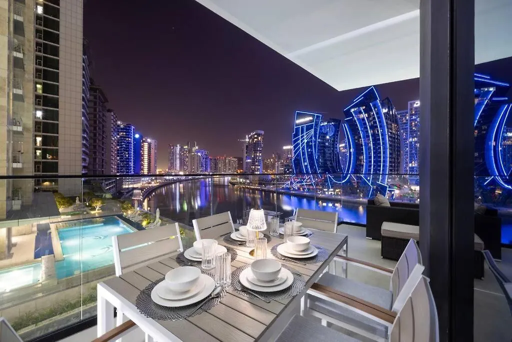 Lux Apartment With Huge Private Lounge I Burj & Canal View Dubai
