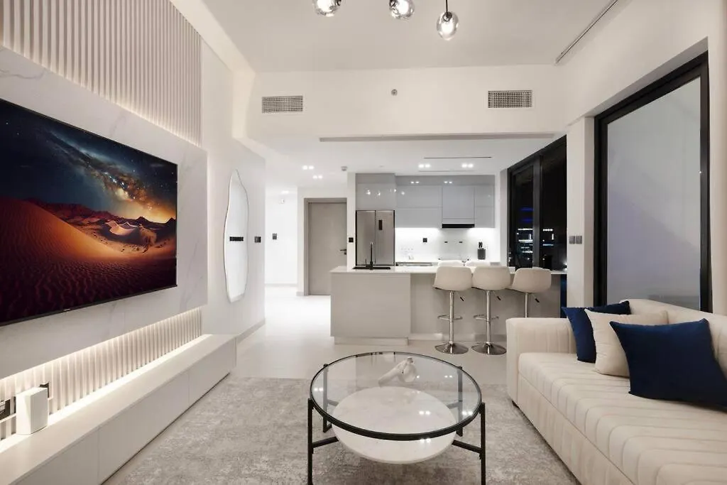 Lux Apartment With Huge Private Lounge I Burj & Canal View Dubai