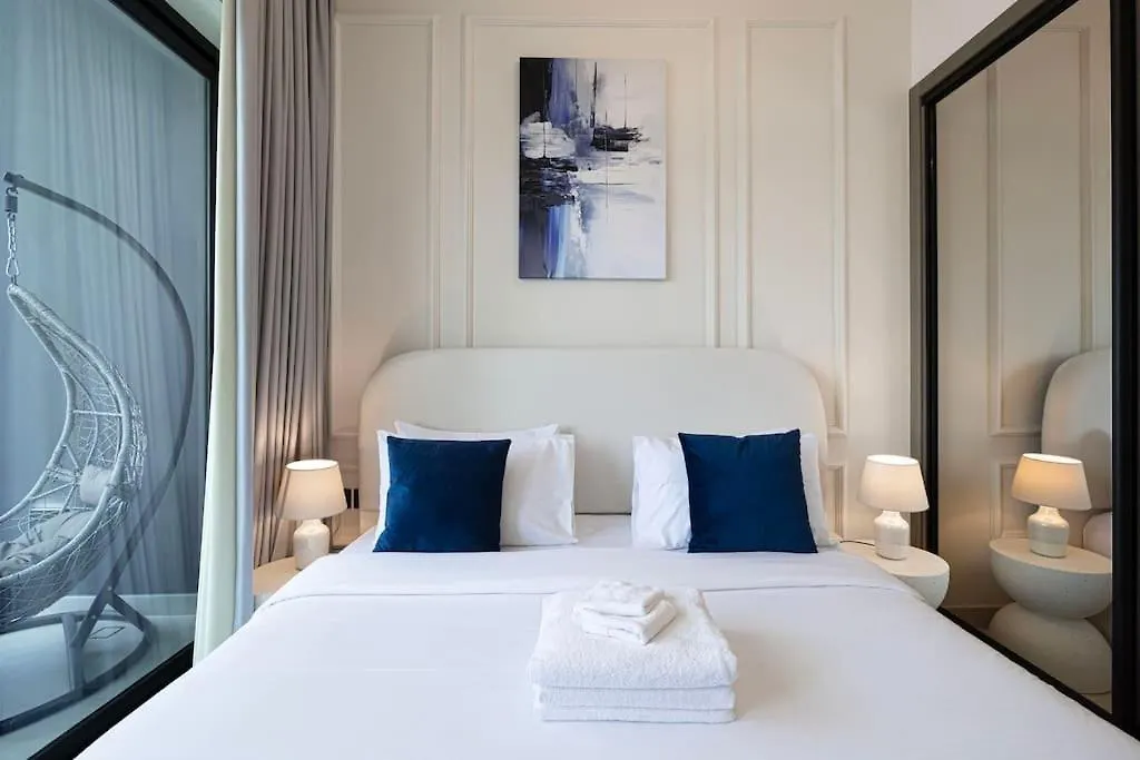Lux Apartment With Huge Private Lounge I Burj & Canal View Dubai