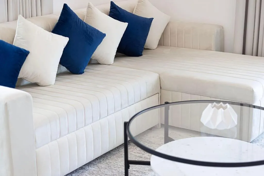 Lux Apartment With Huge Private Lounge I Burj & Canal View Dubai