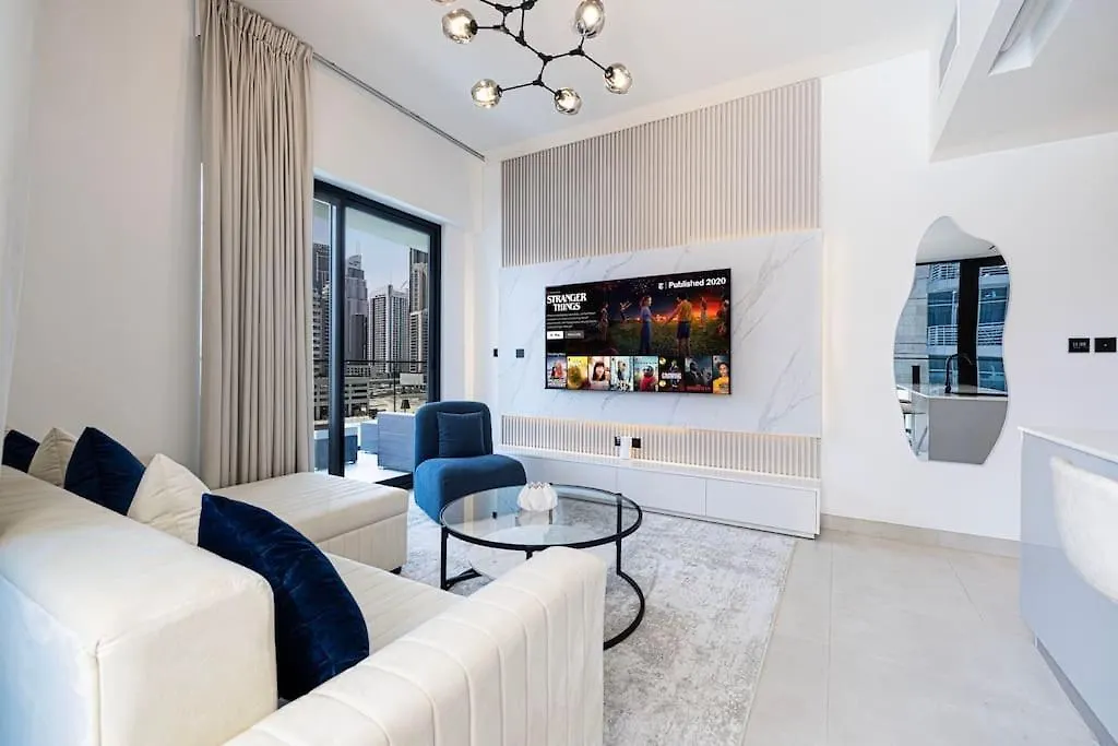 Lux Apartment With Huge Private Lounge I Burj & Canal View Dubai