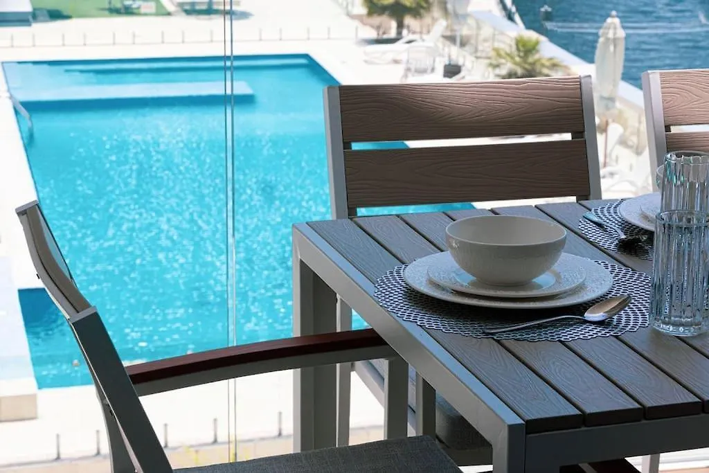 Lux Apartment With Huge Private Lounge I Burj & Canal View Dubai