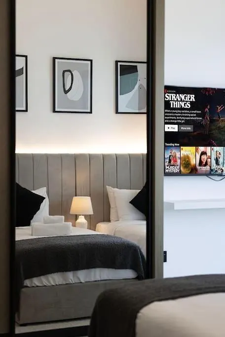 Lux Apartment With Huge Private Lounge I Burj & Canal View Dubai