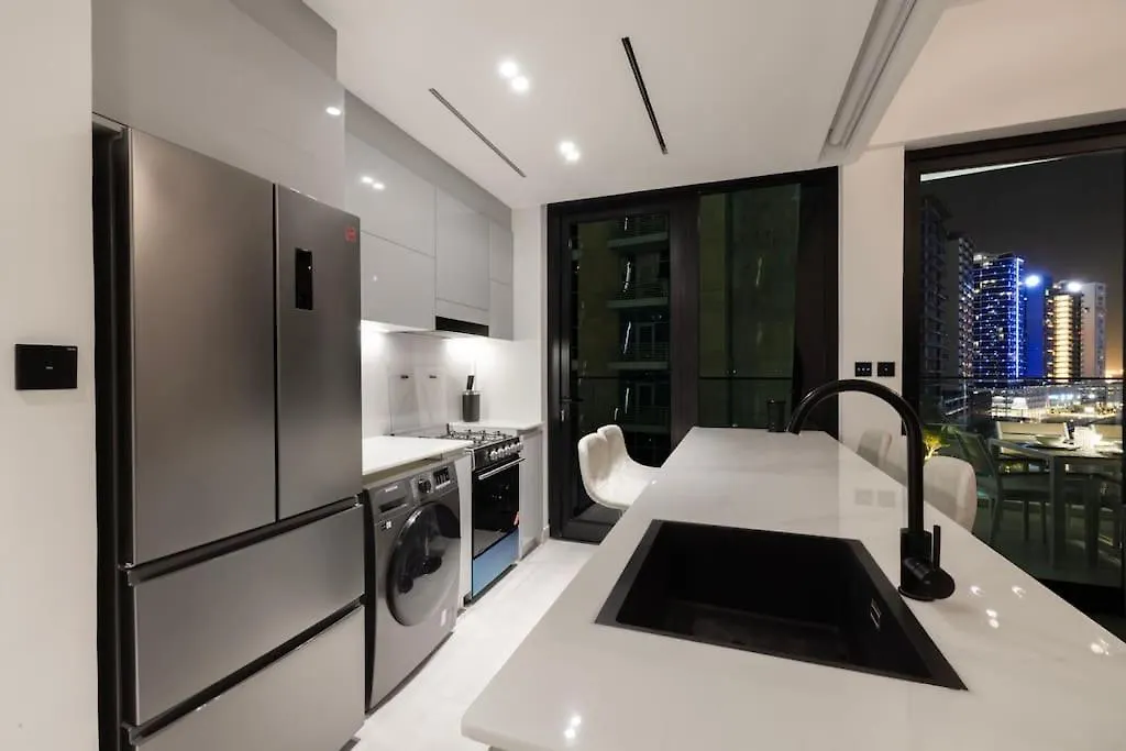 Lux Apartment With Huge Private Lounge I Burj & Canal View Dubai