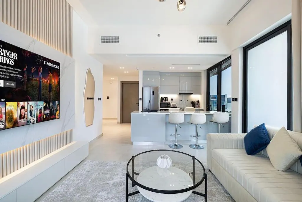 Lux Apartment With Huge Private Lounge I Burj & Canal View Dubai
