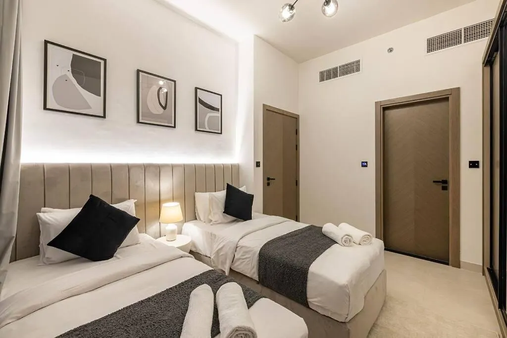 Lux Apartment With Huge Private Lounge I Burj & Canal View Dubai