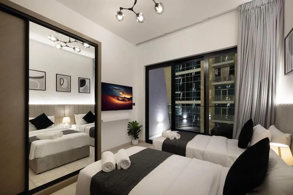 Lux Apartment With Huge Private Lounge I Burj & Canal View Dubai