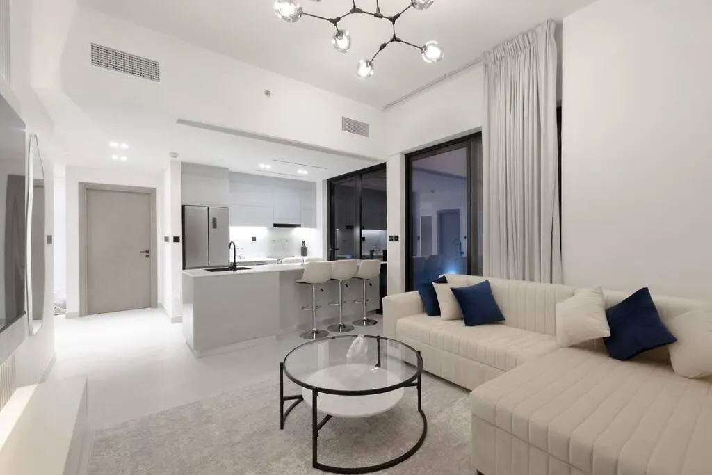 Lux Apartment With Huge Private Lounge I Burj & Canal View Dubai