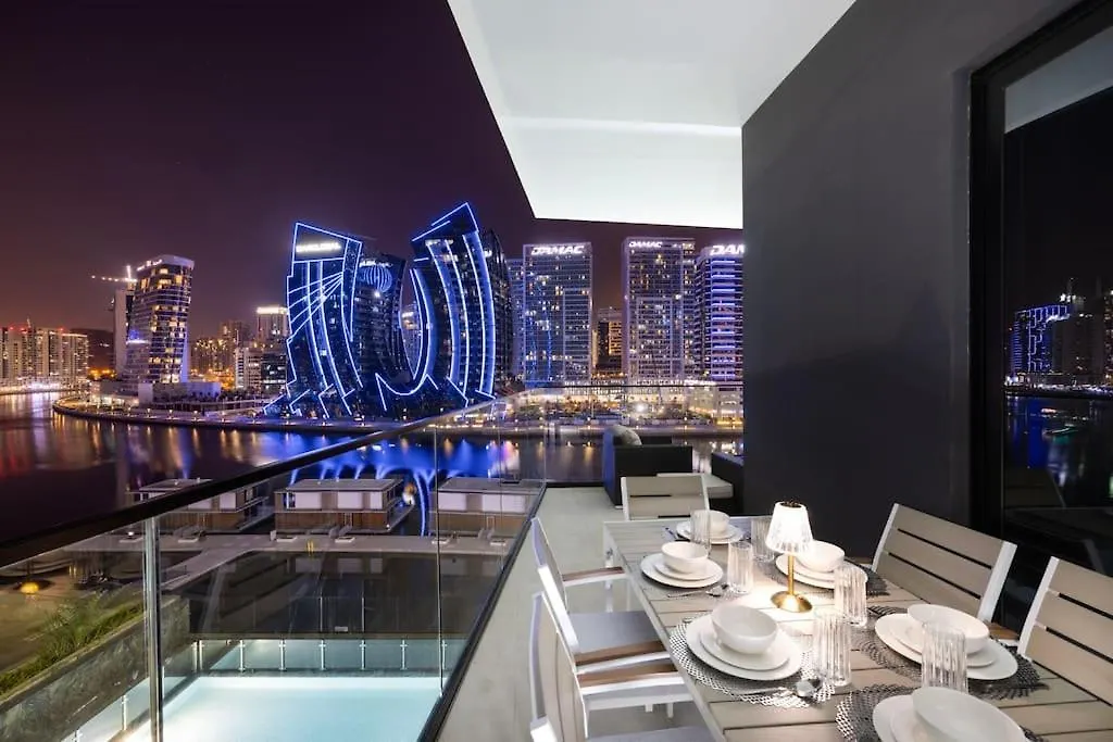 Lux Apartment With Huge Private Lounge I Burj & Canal View Dubai
