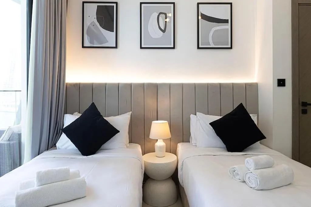 Lux Apartment With Huge Private Lounge I Burj & Canal View Dubai