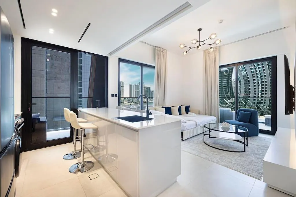Lux Apartment With Huge Private Lounge I Burj & Canal View Dubai