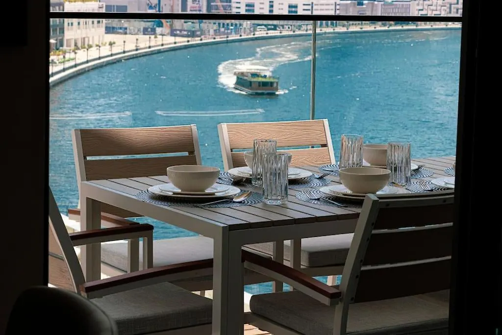 Lux Apartment With Huge Private Lounge I Burj & Canal View Dubai