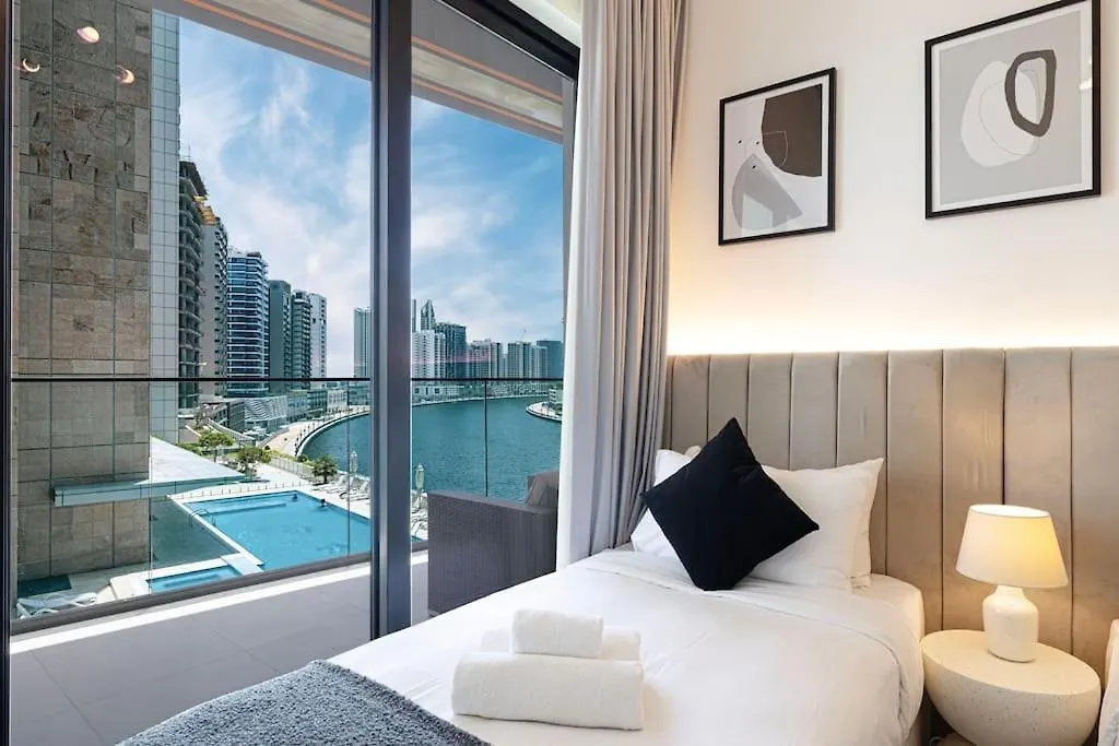 Lux Apartment With Huge Private Lounge I Burj & Canal View Dubai
