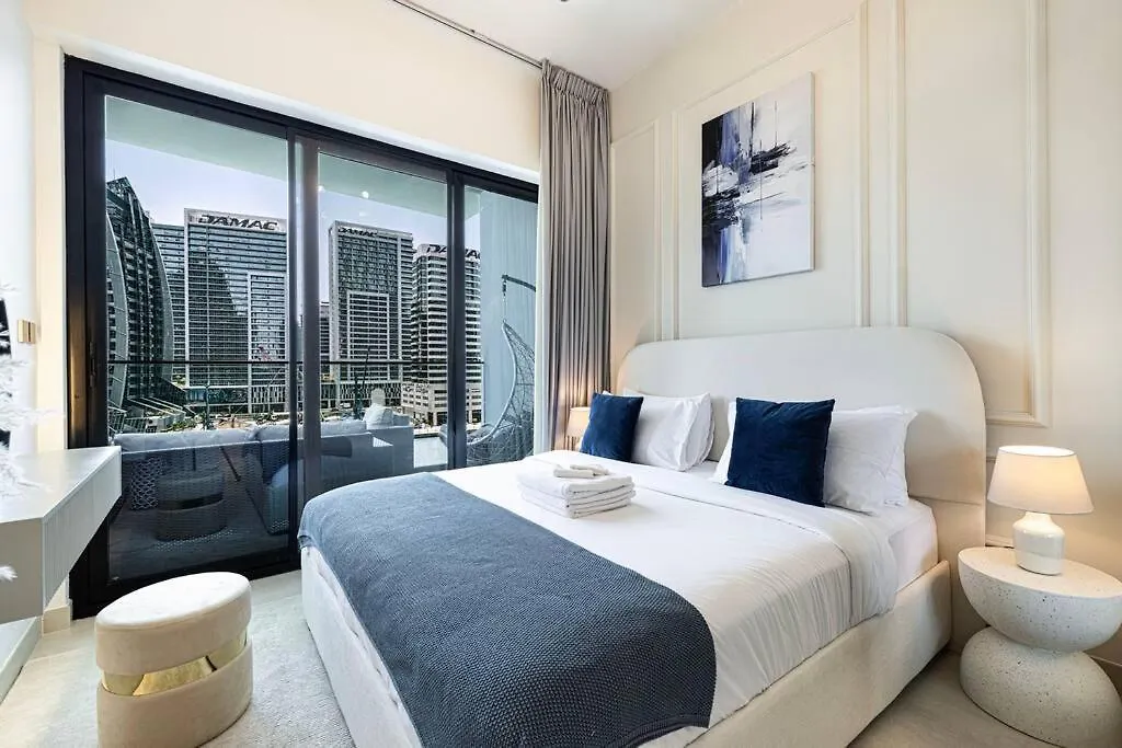Lux Apartment With Huge Private Lounge I Burj & Canal View Dubai